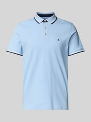 Slim Fit Poloshirt mit Logo-Stitching Modell 'PAULOS' von Jack & Jones - 45