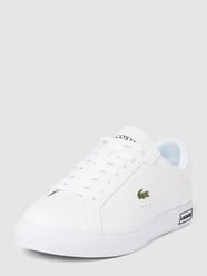 Sneakersy z detalami z logo model ‘POWERCOURT’ od Lacoste Biały - 44