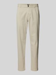 Slim Fit Chino mit Bundfalten von BOSS Orange Beige - 3