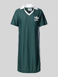 Knielange jurk met platte kraag en V-hals van adidas Originals Groen - 28