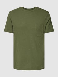 T-shirt z kieszenią na piersi model ‘Paul’ od MOS MOSH Zielony - 27
