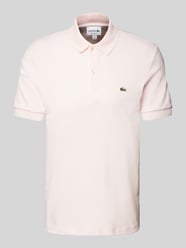 Koszulka polo o kroju regular fit z detalem z logo od Lacoste Fuksjowy - 35