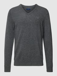 Sweter z dzianiny z wyhaftowanym logo od Gant Szary - 17