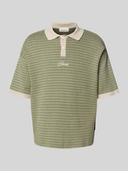 Koszulka polo o kroju relaxed fit z wyhaftowanym logo od PROHIBITED - 35