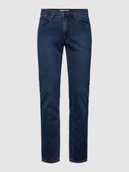 Straight Fit Jeans mit Knopf- und Reißverschluss Modell 'Chuck' von Brax Blau - 43