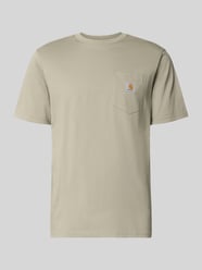 męski t-shirt o kroju regular fit z brustaszą od Carhartt Work In Progress - 45