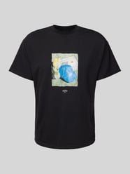 T-Shirt mit Label-Print von BLKVIS - 16