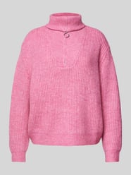 Sweter z dzianiny o kroju regular fit z zapinanym kołnierzem model ‘BAKER’ od Only Fuksjowy - 33