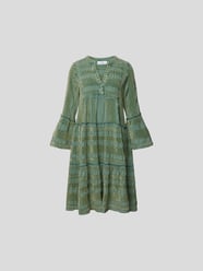 Knielanges Kleid mit V-Ausschnitt von Devotion Grün - 31