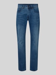 Jeansy w kroju regular fit z efektem znoszenia model 'Lyon' od Pierre Cardin - 1