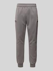 Tapered Fit Trackpants mit Label-Badge Modell 'BERTONI' von Ellesse Grau - 1