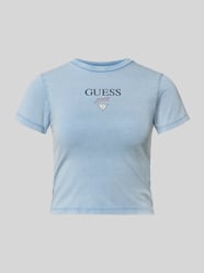 T-shirt o krótkim kroju z logo model 'BABY BAKER TEE' od GUESS Jeans - 7