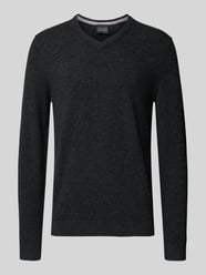 Sweter z kaszmiru z dekoltem w serek od Christian Berg Men - 47