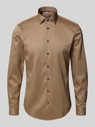 Koszula biznesowa o kroju slim fit z kołnierzykiem typu kent od Jake*s - 5