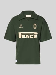Koszulka polo o kroju wide fit z nadrukiem z logo marki od ANOTHER COTTON LAB - 34
