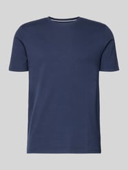 T-shirt o kroju regular fit z fakturowanym wzorem od Christian Berg Men - 36