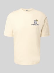 t-shirt z nadrukiem z motywem i okrągłym dekoltem od DRYKORN - 21