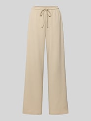 Spodnie dresowe o kroju regular fit z dodatkiem wiskozy model 'TALIA' od PIECES - 1