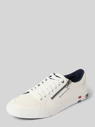Sneakersy o niskim kroju z detalem z logo od Tom Tailor - 2