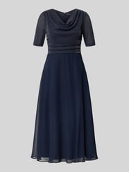 Sukienka koktajlowa fit and flare z lejącym dekoltem od Vera Mont - 21