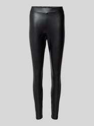 Legginsy o kroju skinny fit z imitacji skóry model ‘GAYA’ od Vero Moda - 17