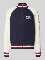 Strickjacke mit Stehkragen und Kontraststreifen von REVIEW - 5