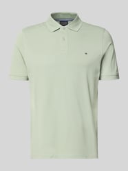 koszulka polo o kroju regular fit z haftem od Christian Berg Men - 9