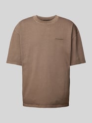 Oversized T-Shirt mit Label-Stitching von Pegador Braun - 19