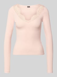 Longsleeve z dekoltem w serek i koronką od Gina Tricot Fuksjowy - 18