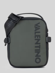 Torba na ramię z wytłaczanym logo model 'AXEL' od Valentino Bags - 32