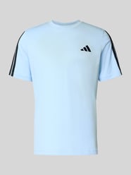 T-Shirt mit Label-Print von adidas Sportswear - 45