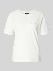 krój regular fit t-shirt z kwiatowym ozdobnym obszyciem od monari - 32