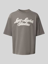 T-Shirt mit Label-Stitching von Low Lights Studios Grau - 46