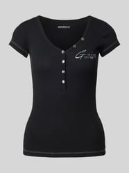 T-Shirt mit Label-Print Modell 'HENLEY' von Guess Schwarz - 19