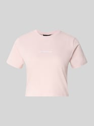 t-shirt o krótkim kroju z wyhaftowanym logo od PEGADOR Fuksjowy - 26