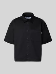 Koszula casual o kroju relaxed fit z kieszenią na piersi od REVIEW - 19