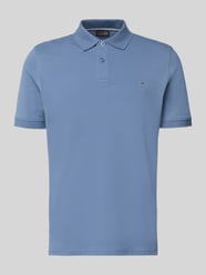 koszulka polo o kroju regular fit z haftem od Christian Berg Men - 4