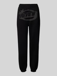 Spodnie dresowe z nadrukiem z logo od Review - 1