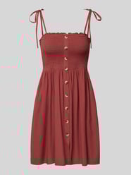 Tailliertes Freizeitkleid mit gesmoktem Brustbereich Modell 'NOVA' von Only Bordeaux - 11