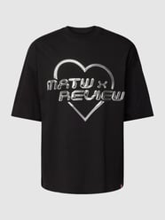 MATW X REVIEW - Oversized T-Shirt mit Label-Applikation in metallic von REVIEW Grau / Schwarz - 12