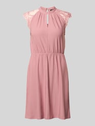 Getailleerde vrijetijdsjurk met kanten afwerking model 'MILLA' van VERO MODA Fuchsia - 7
