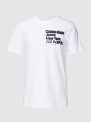 T-shirt z nadrukiem z logo model ‘BLURRED ADDRESS’ od Calvin Klein Jeans Biały - 48