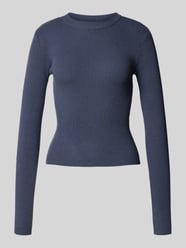 Sweter o kroju slim fit z dzianiny z mieszanki wiskozy model ‘MIRA’ od PIECES - 34