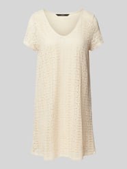 Sukienka casualowa o kroju regular fit z koronki model ‘MAYA’ od Vero Moda - 4