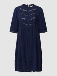 Knielanges Kleid mit Lochmuster Modell 'CLAUDINE' von Atelier Reve Blau - 26