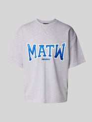 T-Shirt mit Label-Stitching von Review X MATW - 4