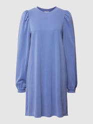 Knielanges Kleid mit Rundhalsausschnitt Modell 'Heena' von mbyM Blau - 18