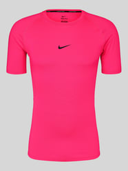 Slim Fit Sport-T-Shirt mit Label-Print von Nike Training - 6