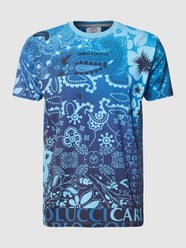 T-shirt we wzory na całej powierzchni od CARLO COLUCCI Niebieski - 17