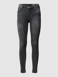 Skinny Fit Jeans mit Label-Detail von Review - 15